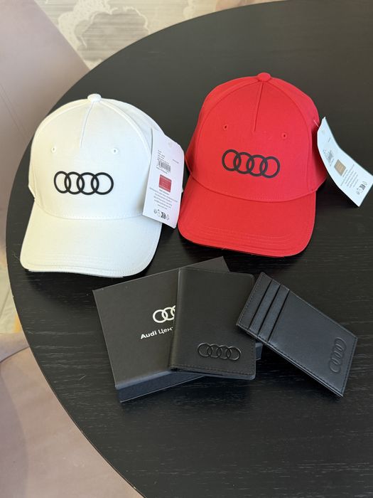 Мерч  від Audi (2 кепки та картхолдери)