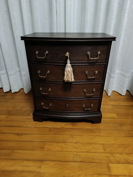 Meia cómoda pequena antiga restaurada estilo D Maria madeira exótica