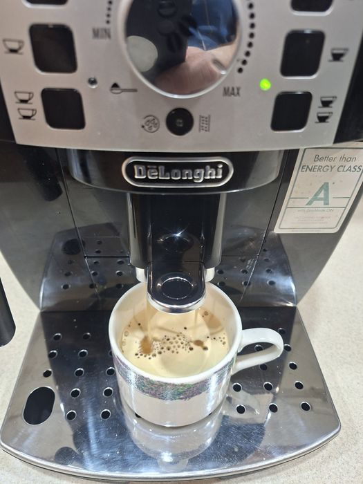 Кофемашина Delonghi Magnifica S 2020 год