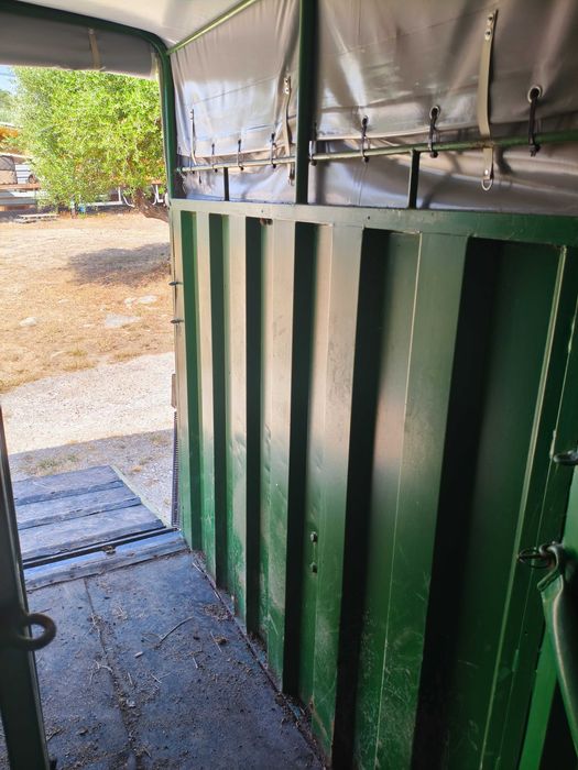 Roulote para transportar cavalos