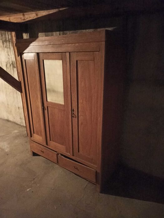 Stara elegancka szafa