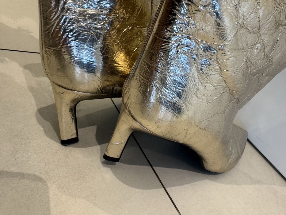 Чоботи золоті Zara
