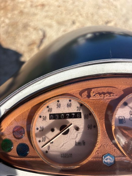 Vendo scooter Vespa ET2 de 1999 com matrícula portuguesa.