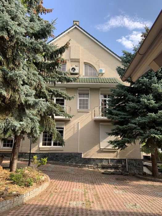 Продам дом  точнее 2 дома  на  разных участках. Совмещёных в одну усад