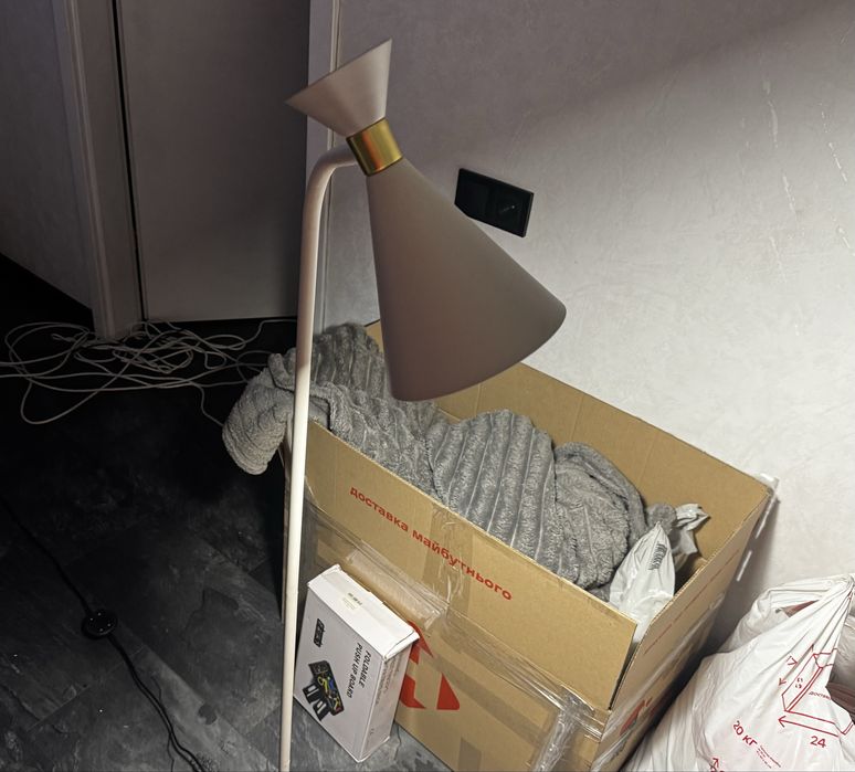 Торшер JONATHAN діаметр 22см висота 138см бежевий/сірий