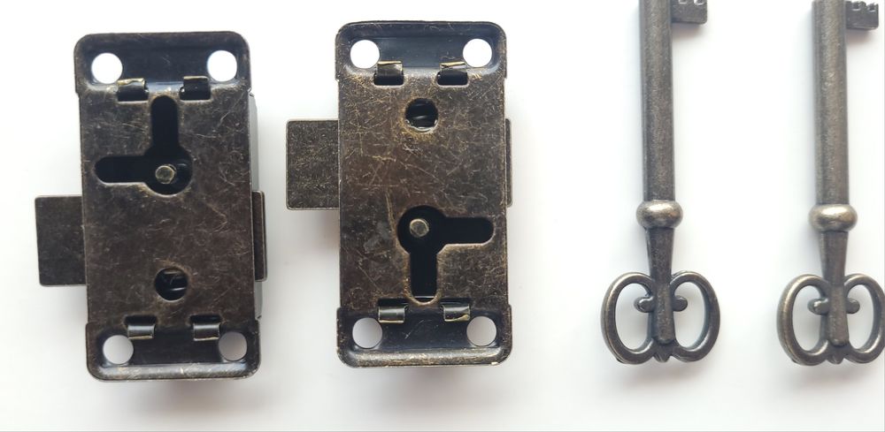 Замки на дверцята шафи, скриньки