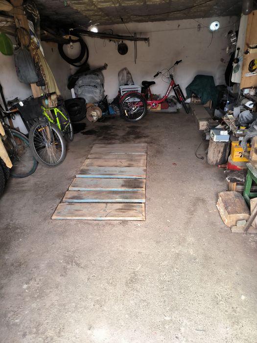 Продам гараж в смт.Макарів,Київської області