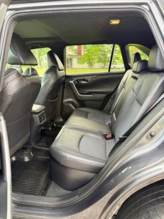 Toyota RAV4 Hybrid XSE      2021