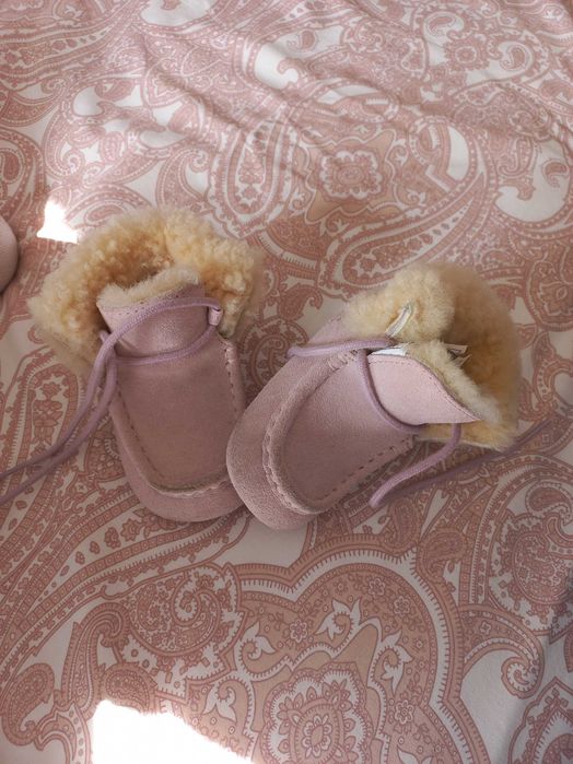 Botinhas peludas para menina