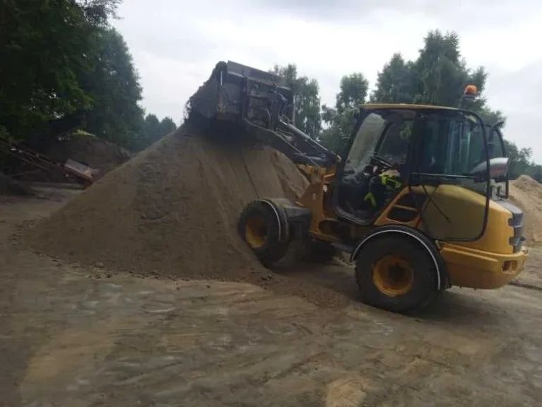 Przekrusz betonowy   gruz kruszony   ceglany  ziemia piasek