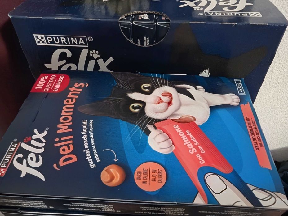 82 embalagens Snack Líquido para gato Felix Deli Moments Salmão