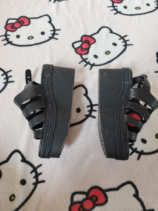 Sandałki na platformie Stradivarius