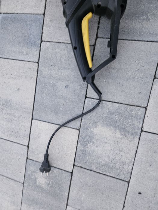 Nożyce do żywopłotu elektryczne leader