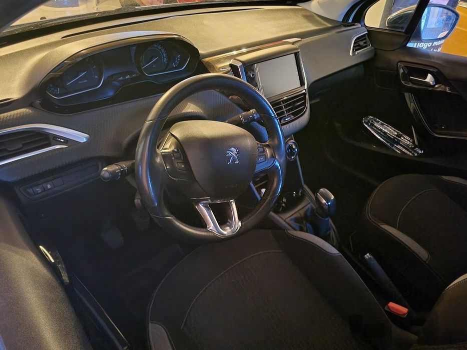 Peugeot 208 1.6 hdi style 2016