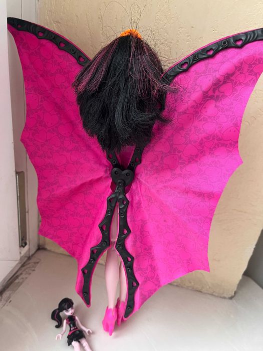 Mattel Monster High Дракула Дракулаура з крилами кажан трансформер