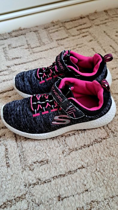 Продам кросівки на дівчинку фірми Skechers