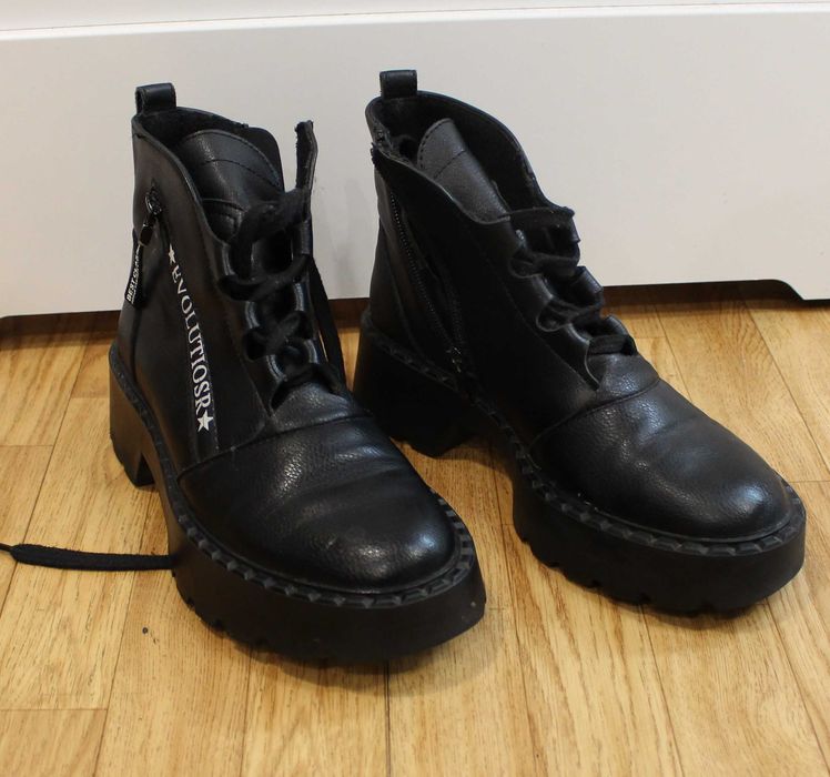 Buty czarne sznurowane R.38/24,5