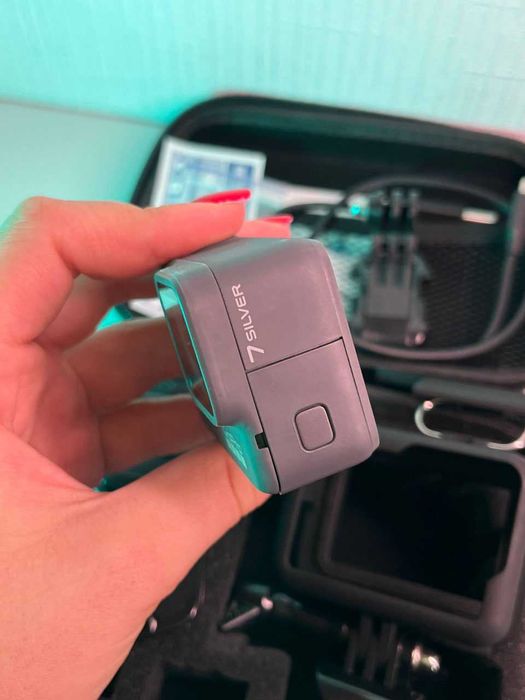 Екшн-камера GoPro Hero 7 silver з усім необхідним для зйомки