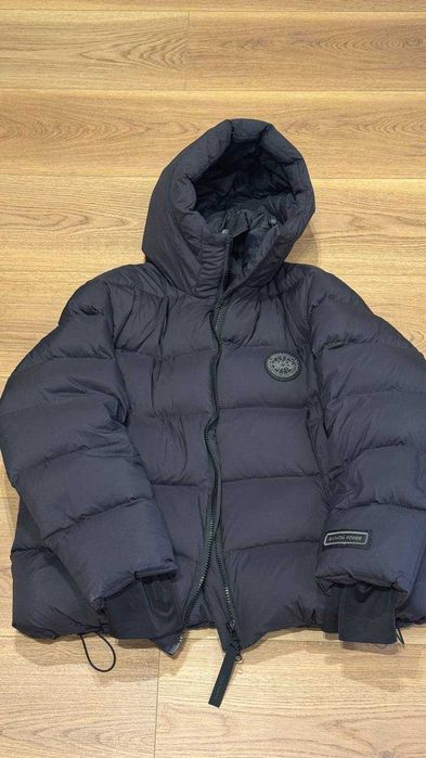 Пуховик Canada Goose  Розмір ХЛ ( підійде на Л)   Ціна 3500 грн