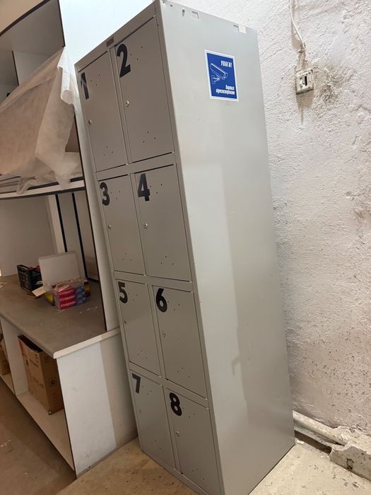 Коміркова металева шафа  для зберігання речей