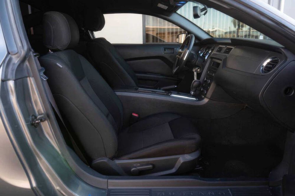 Ford Mustang      2014