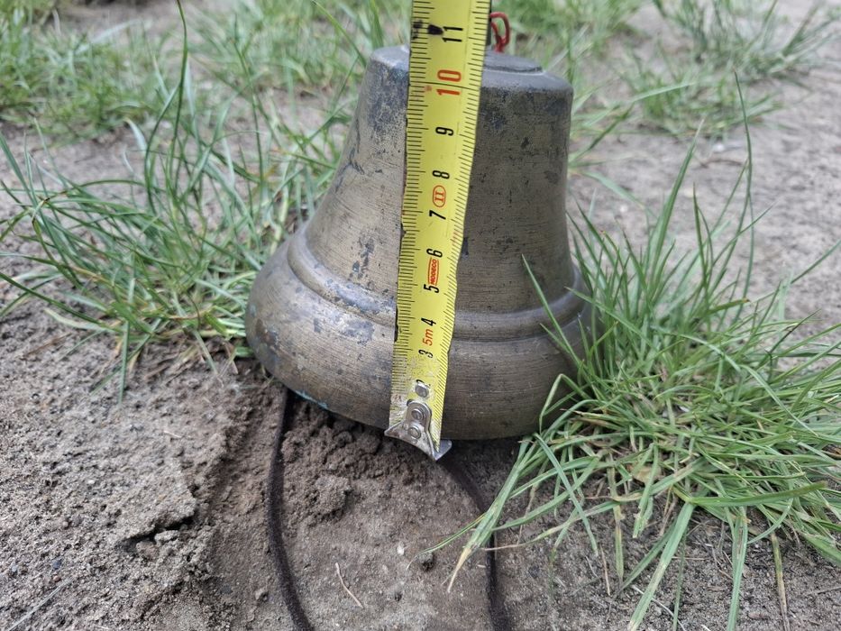 Duży mosiężny dzwonek