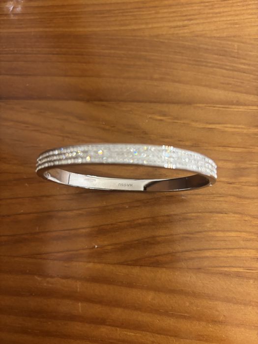Pulseira em aco com brilhantes hassu