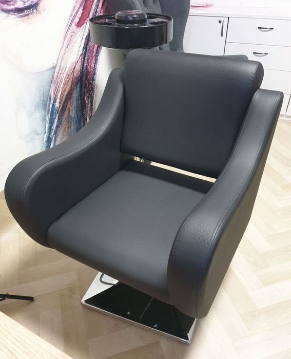 Парикмахерские кресла 2 шт в новом состояние