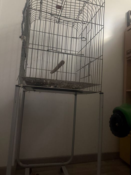 Gaiola com suporte com rodas