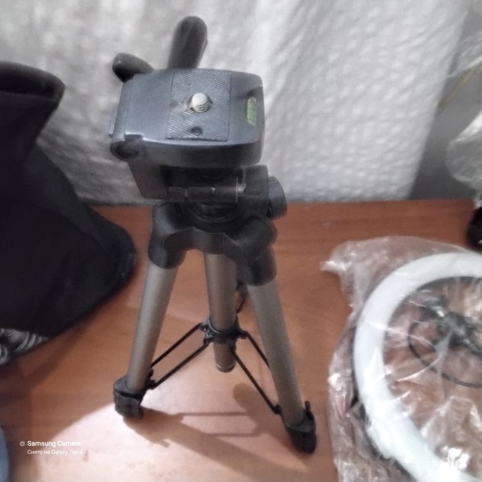 Ппродается стойка для фото Арсенал и лед круг блогера со стойкой и дер
