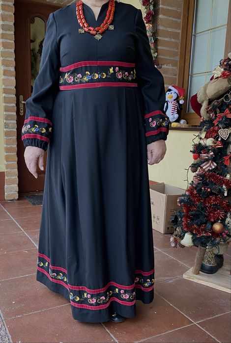 Продам вишиту сукню