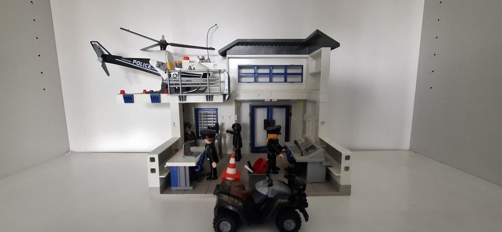 Playmobil komisariat policji.