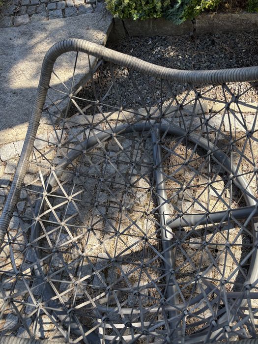 Wiszaca lawka ogrodowa