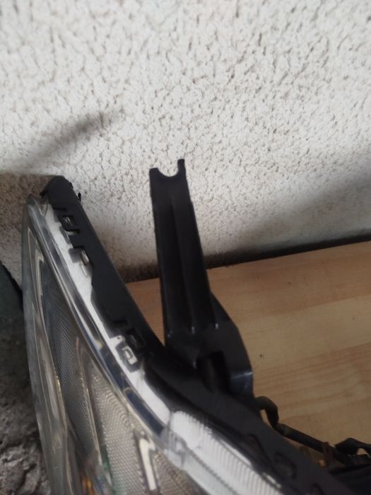 Farol frente Mazda 5