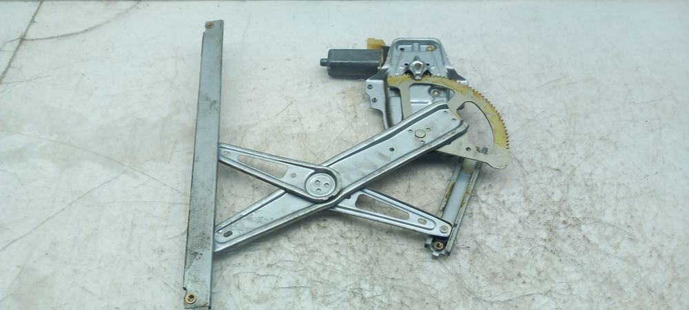 Elevador vidros frente direito TOYOTA Yaris (_P1_)