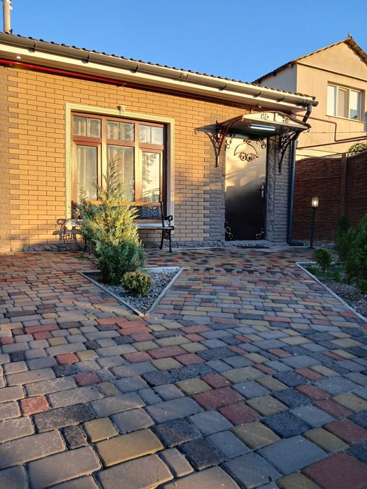 Продам уютный новый теплый дом с беседкой.