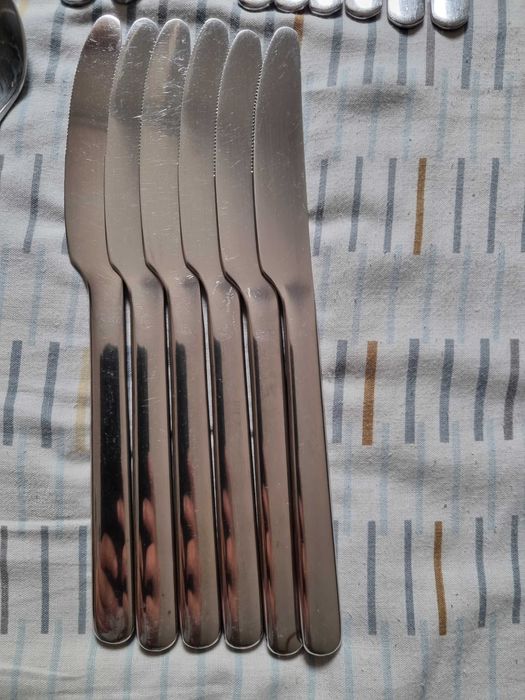 Faqueiro, 24 peças,SEMI NOVO aço inoxidável