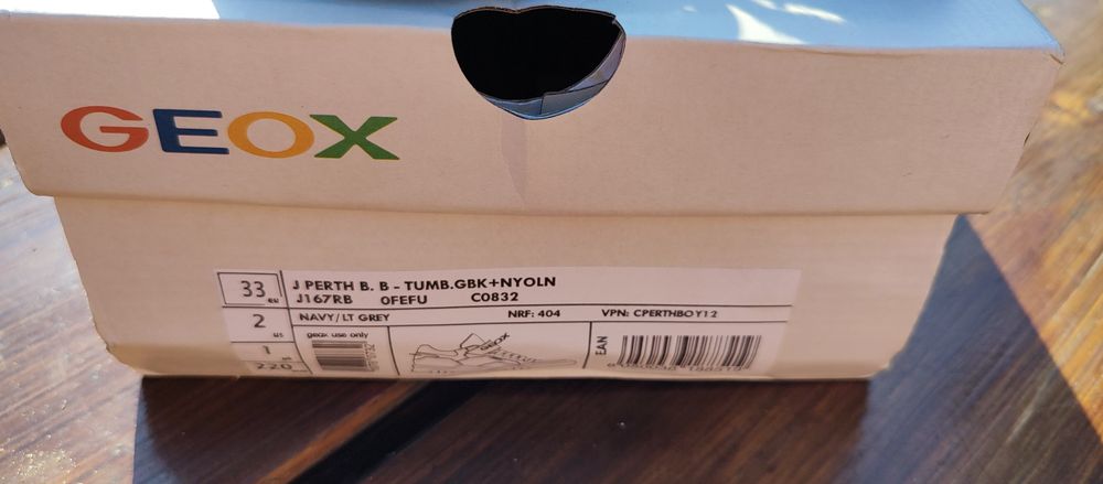 Buty chłopięce Geox na rzep 33