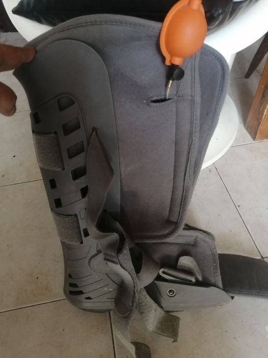 Bota walker cano alto com enchimento a ar