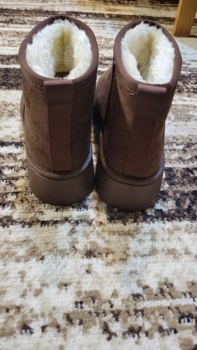 Жіночі зимові угги