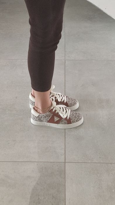 Trampki damskie, buty Guess 38