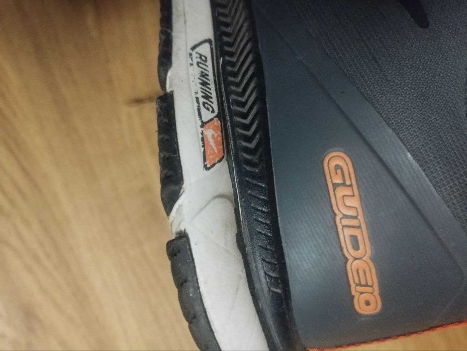 Кросівки Nike Air Zoom Guide Running розмір 41, устілка 26 см.