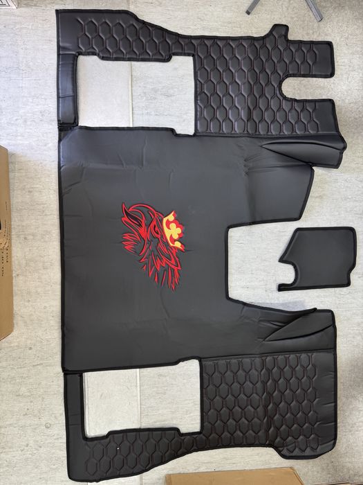 Dywaniki pikowane Scania haft komputerowy plaster miodu haft