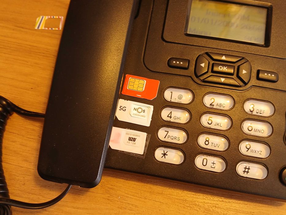 Telefone Movel de Mesa e Candeeiro base Metálica