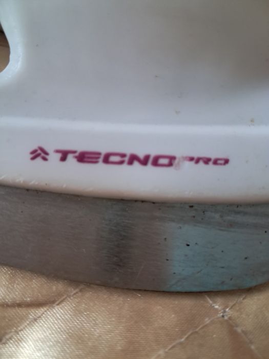 Sprzedam łyżwy r 33