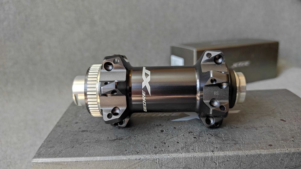 Передняя втулка: Shimano XT HB-M8110-BS - (28 отв.)