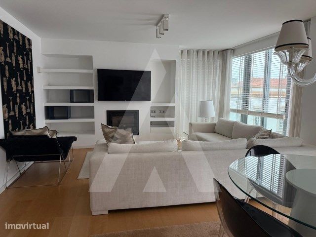 Apartamento T3 Duplex, semi-mobilado, localizado no centro de Aveiro