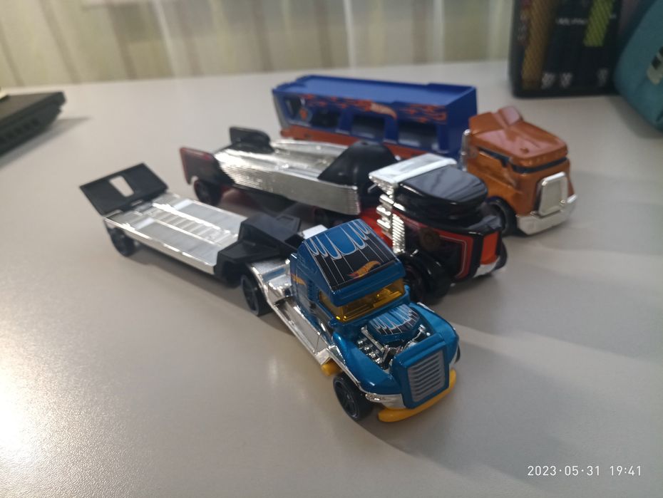 продам грузовики хот вилс