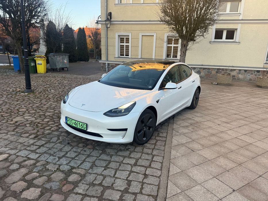 Tesla Model 3 Tesla Model 3 zadbana w pełni sprawna na gwarancji