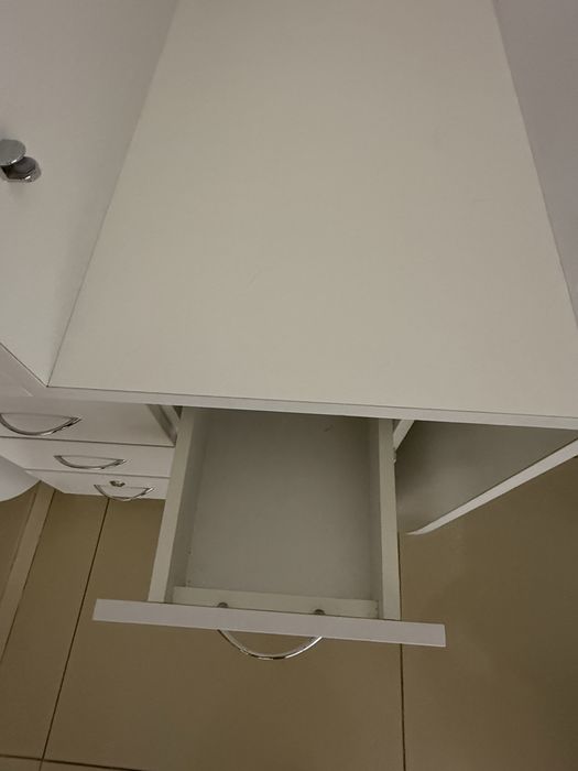 Манікюрний стіл , стол маникюрный, в хорошому стані